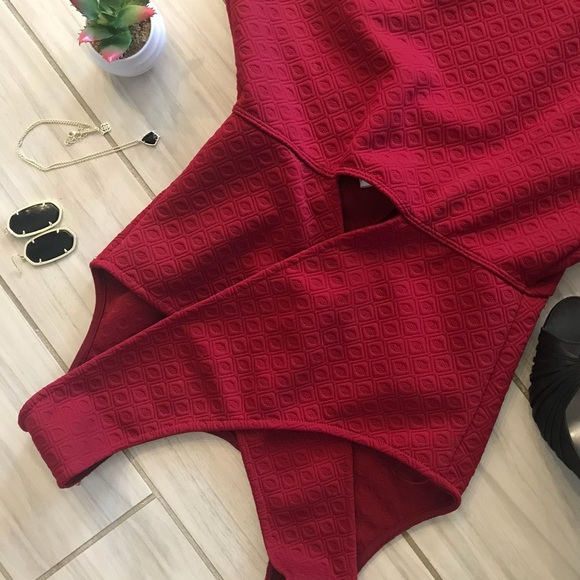 LN Gilli Red Cross Back Dress - Picture 3 of 3